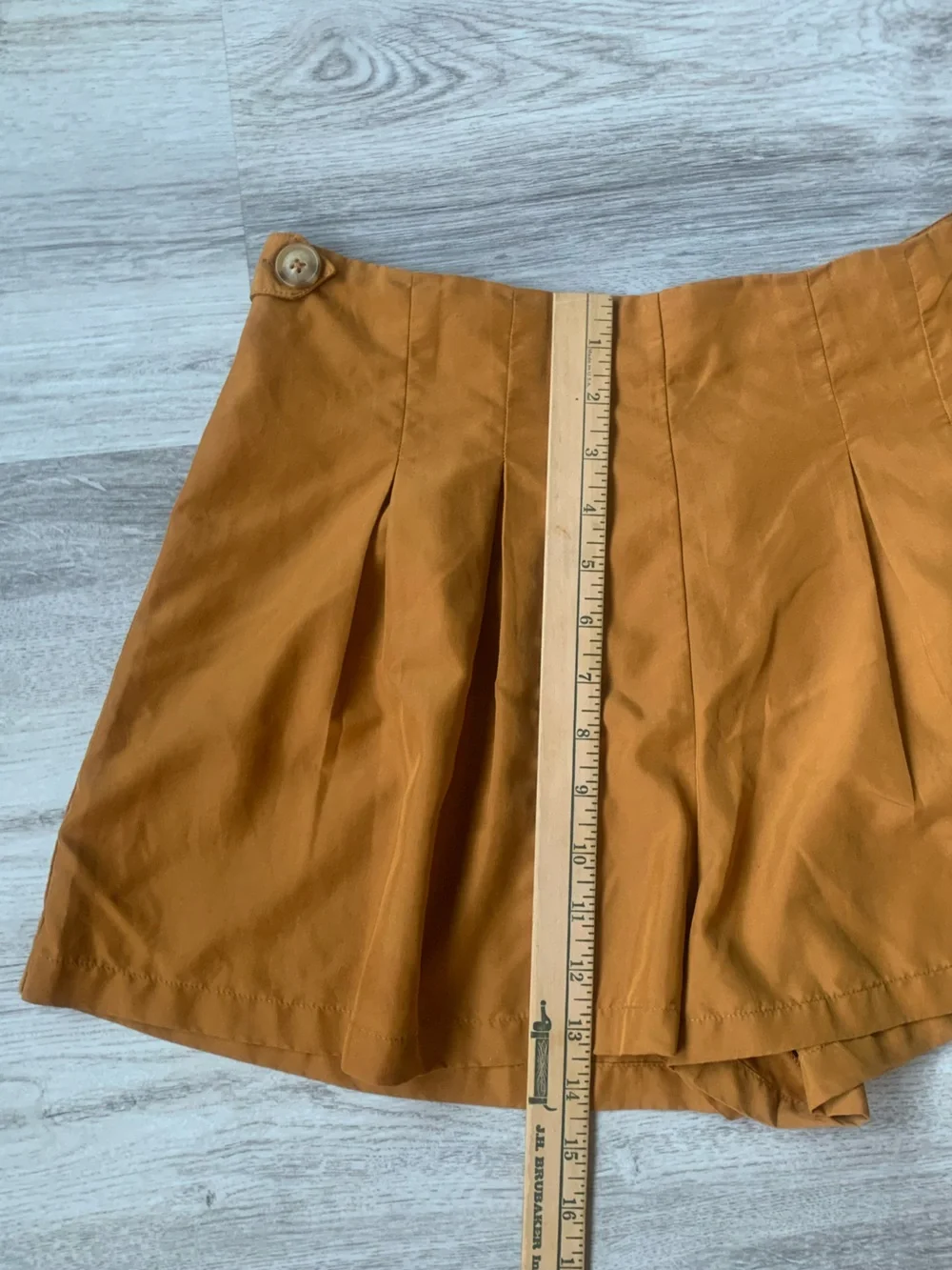 Urban Outfitters Utopia Pleated Side Zip Shorts Size 8